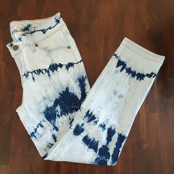 Guess crop mid tie dye jeans NWOT - Picture 1 of 6